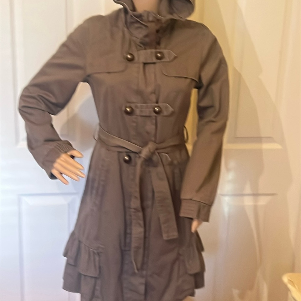 Indra sz4 overcoat. Khaki green . Hooded. Ruffle hem tie waist .